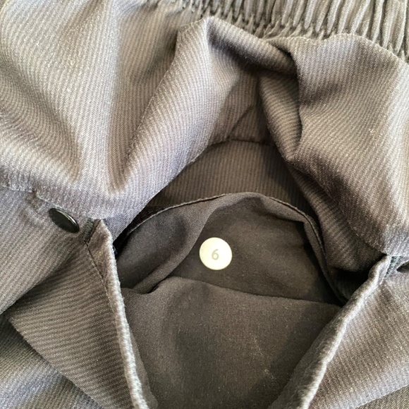 Lululemon black shorts size 6 - Picture 3 of 3